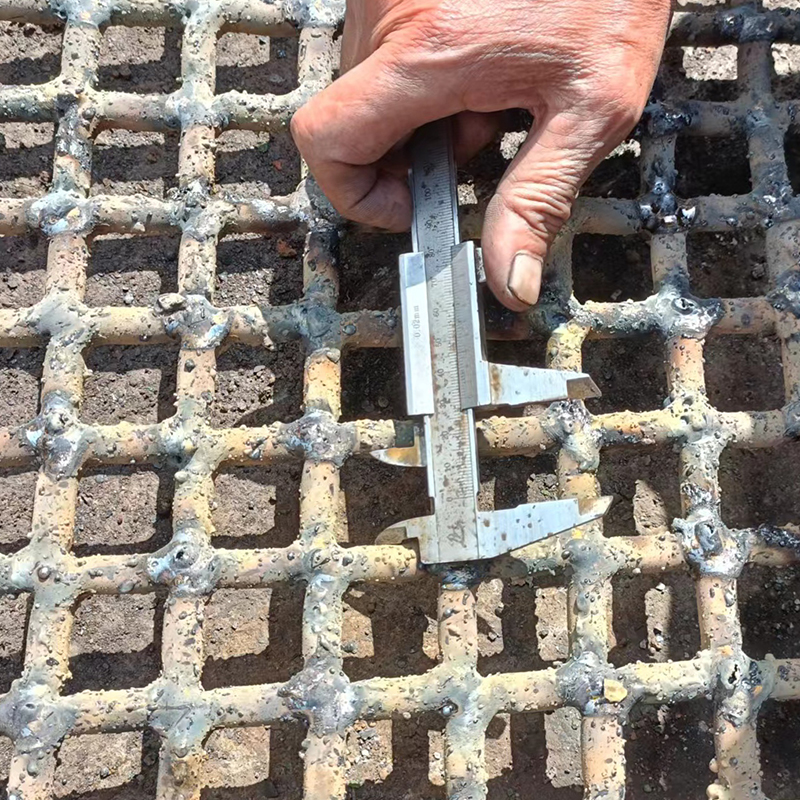 焊接筛网质检2.jpg 焊接筛网质检2.jpg