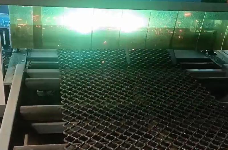 综合比对:锰钢焊接热处理筛网自动焊接与人工焊接的差异