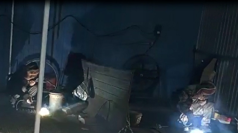 焊接筛网 人工.jpg 焊接筛网 人工.jpg