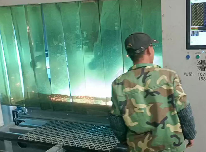 自动焊接1.jpg 自动焊接1.jpg