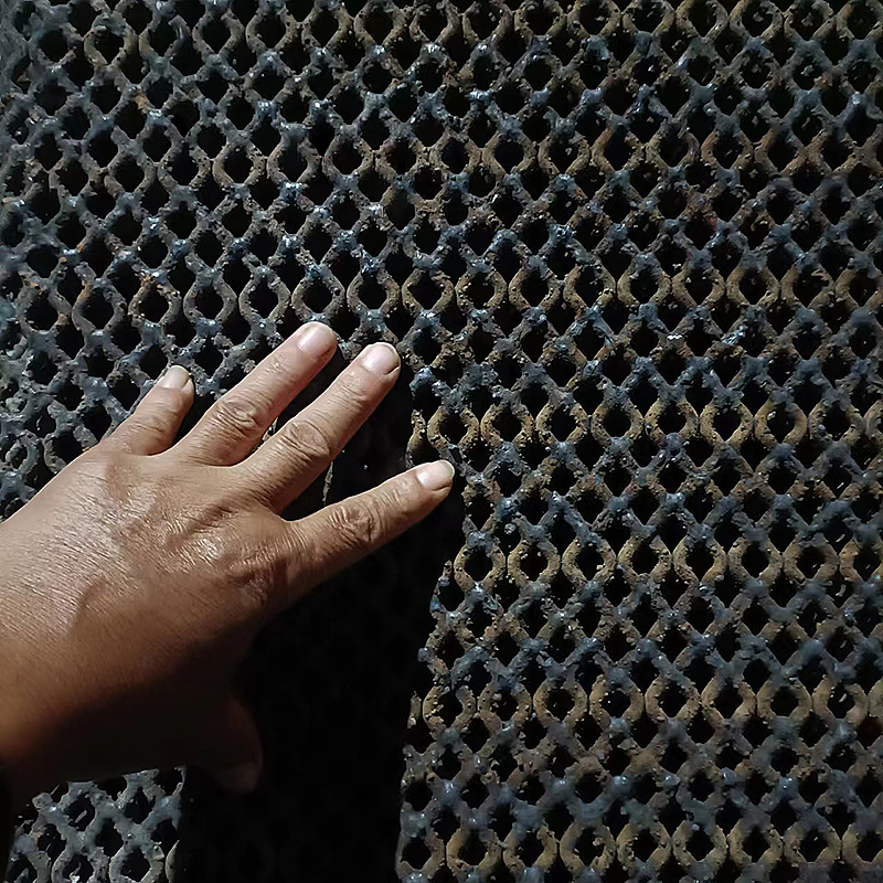 焊接筛网 小孔 跳焊.jpg 焊接筛网 小孔 跳焊.jpg