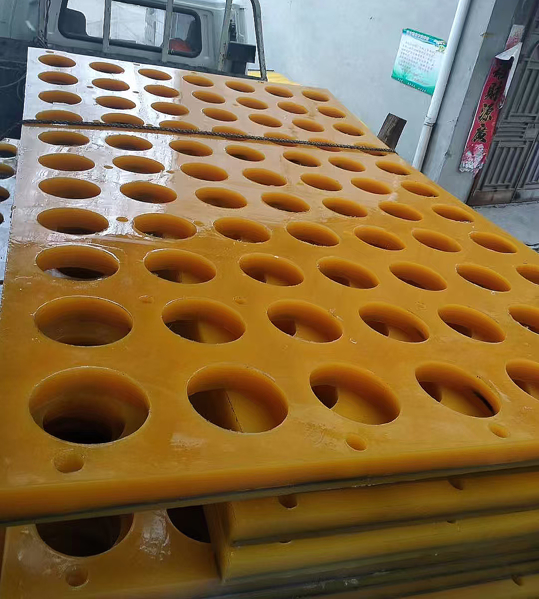 聚氨酯圆孔筛板1.jpg