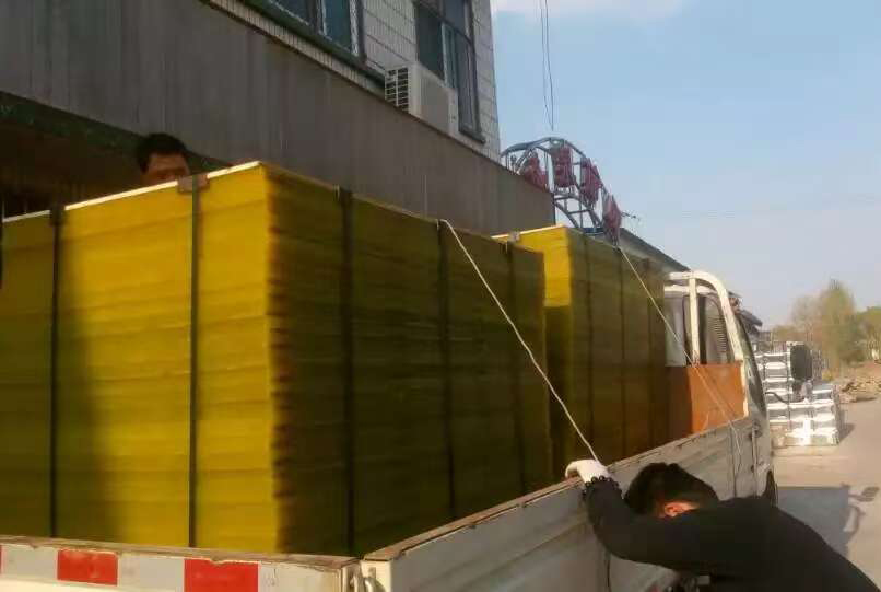 脱水筛板装车5.jpg